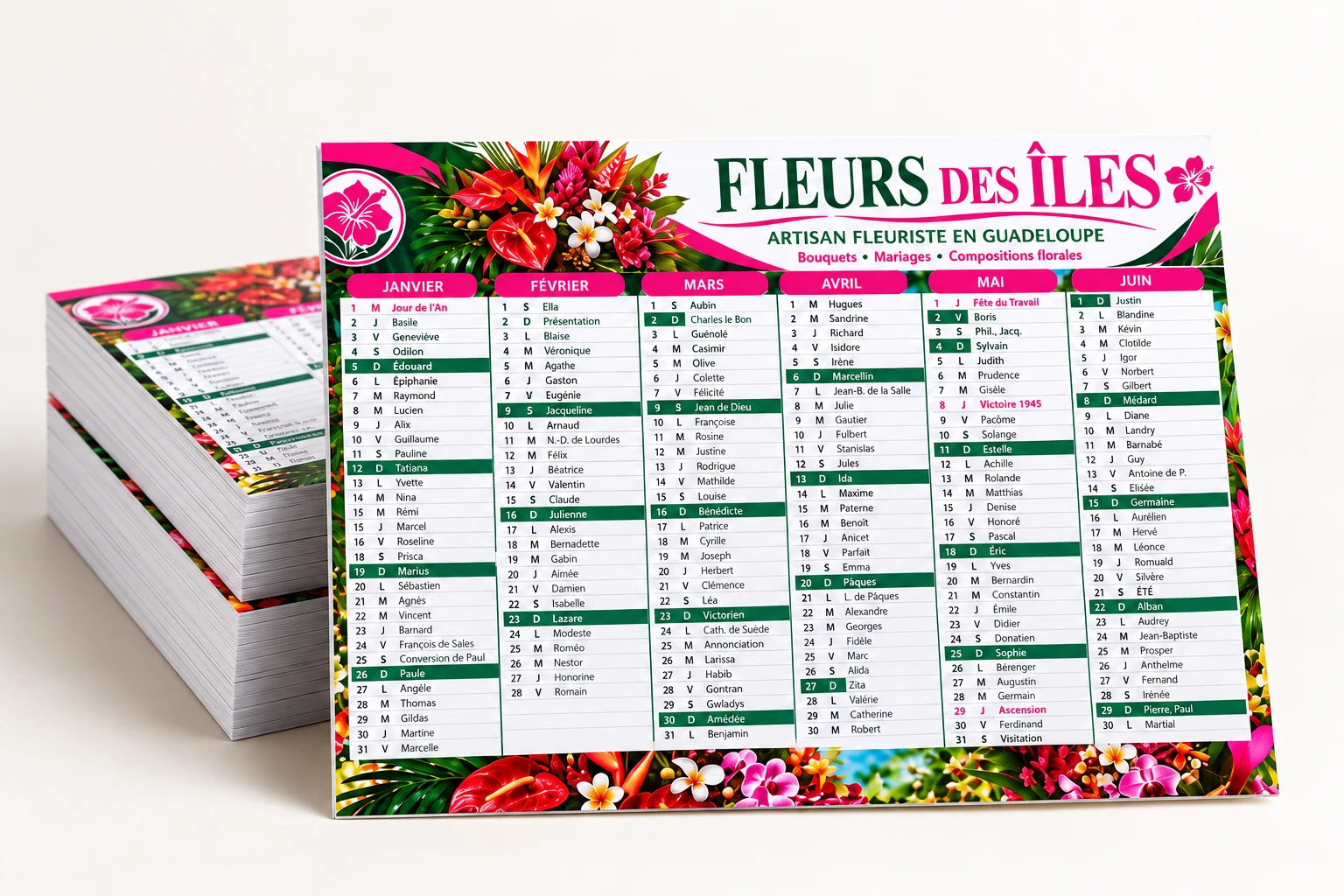 Présentation de calendriers publicitaires à plat avec une création florale personnalisée